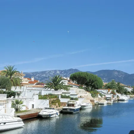 Manhattan By Interhome *